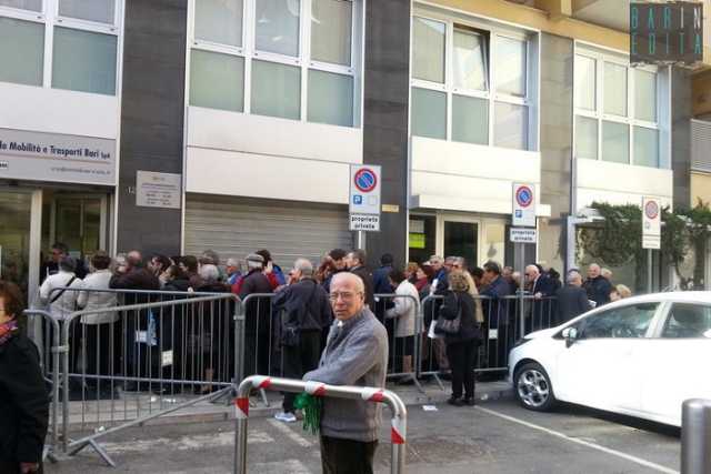 Code all'Amtab, non c'� soluzione: necessario il rinnovo per gli over 65?